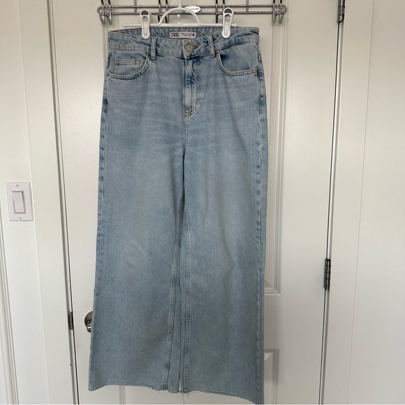 ZARA Light Blue Mid-Rise Wide-leg Culotte Jeans US 6 Womens Cropped Zipper Fly - Picture 2 of 9